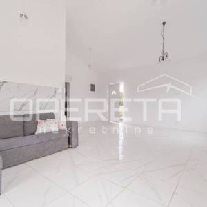 Prizemnica 70m2 s bazenom i dvorištem - Svetvinčenat