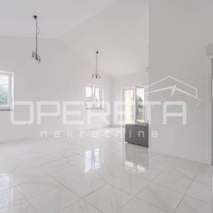 Prizemnica 70m2 s bazenom i dvorištem - Svetvinčenat