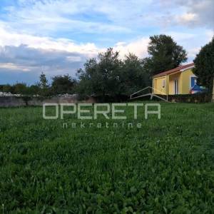 Prizemnica 70m2 s bazenom i dvorištem - Svetvinčenat