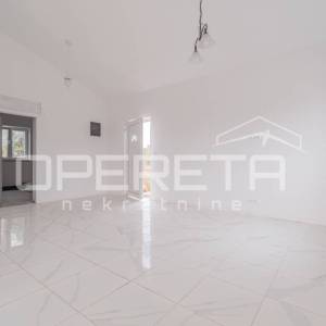 Prizemnica 70m2 s bazenom i dvorištem - Svetvinčenat