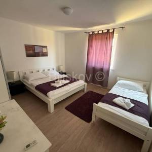 Prizemnica u K.Gomilici, na 1000 m2, blizina mora