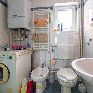 Prodaja, 2 samostojeće kuće, pomoćna zgrada, parking