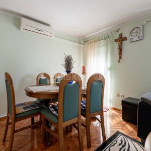 Prodaja, 2 samostojeće kuće, pomoćna zgrada, parking