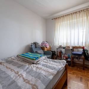 Prodaja, 2 samostojeće kuće, pomoćna zgrada, parking