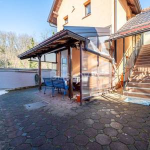 Prodaja, 2 samostojeće kuće, pomoćna zgrada, parking