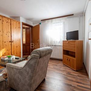 Prodaja, 2 samostojeće kuće, pomoćna zgrada, parking