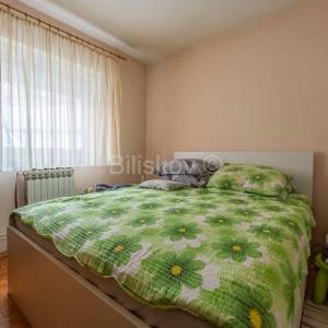 Prodaja, 2 samostojeće kuće, pomoćna zgrada, parking