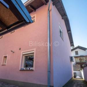 Prodaja, 2 samostojeće kuće, pomoćna zgrada, parking