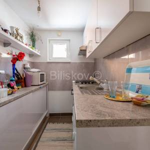 Prodaja, 2 samostojeće kuće, pomoćna zgrada, parking