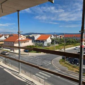 Prodaja, 2soban stan, novogradnja, lift, garaža, K. Novi