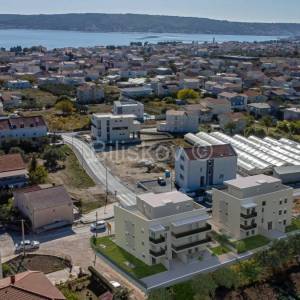 Prodaja, 2soban stan, novogradnja, lift, garaža, K. Novi