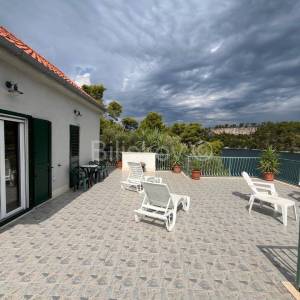 Prodaja, Brač, prvi red do mora, kuća, parcela cca. 580m2