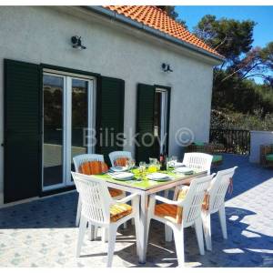 Prodaja, Brač, prvi red do mora, kuća, parcela cca. 580m2