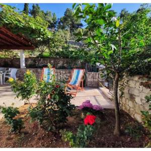 Prodaja, Brač, prvi red do mora, kuća, parcela cca. 580m2