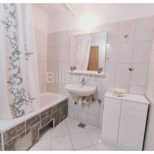 Prodaja, Brač, prvi red do mora, kuća, parcela cca. 580m2