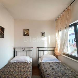 Prodaja, Brač, Supetar, prekrasna apartmanska kuća, 250m od mora 