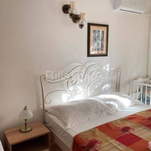 Prodaja, Brač, Supetar, prekrasna apartmanska kuća, 250m od mora 