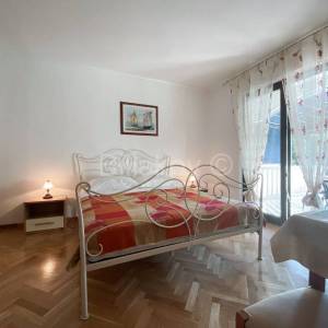 Prodaja, Brač, Supetar, prekrasna apartmanska kuća, 250m od mora 