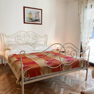 Prodaja, Brač, Supetar, prekrasna apartmanska kuća, 250m od mora 