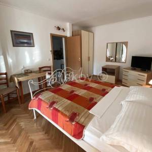 Prodaja, Brač, Supetar, prekrasna apartmanska kuća, 250m od mora 