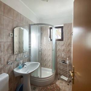 Prodaja, Brač, Supetar, prekrasna apartmanska kuća, 250m od mora 