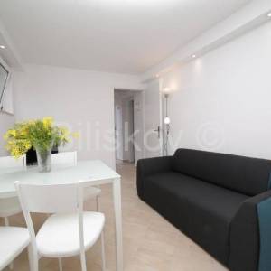 Prodaja, Brač, Supetar, trokatnica,4 stana, vrt, parking