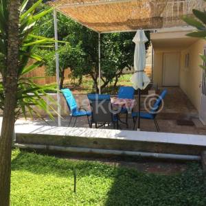 Prodaja, Brač, Supetar, trokatnica,4 stana, vrt, parking