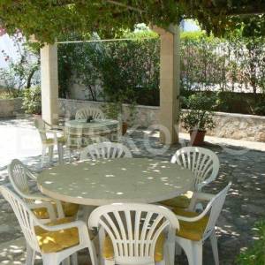 Prodaja, Brač, Supetar, trokatnica,4 stana, vrt, parking