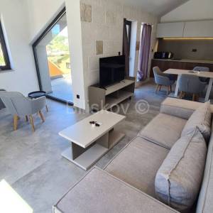 Prodaja, Brač, Sutivan, trosoban svijetao penthouse, pogled na more