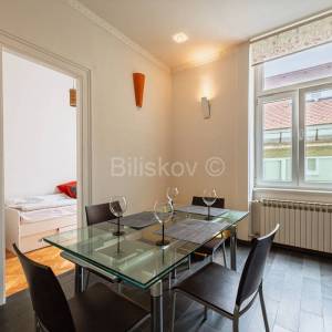 Prodaja, centar, trosoban stan, parking