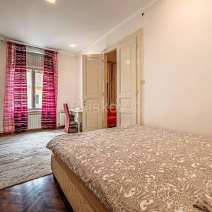 Prodaja, centar, trosoban stan, parking