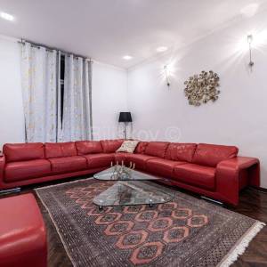 Prodaja, centar, trosoban stan, parking