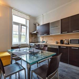 Prodaja, centar, trosoban stan, parking