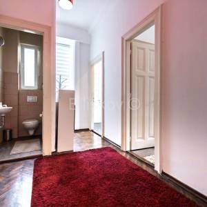 Prodaja, centar, trosoban stan, parking