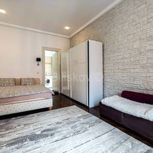 Prodaja, centar, trosoban stan, parking