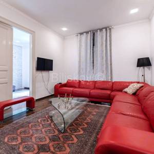 Prodaja, centar, trosoban stan, parking