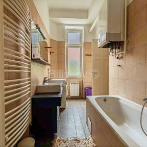 Prodaja, centar, trosoban stan, parking