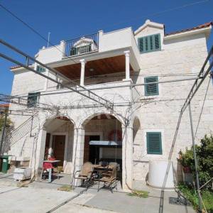 Prodaja, Čiovo, Slatine, kamena kuća s apartmanima