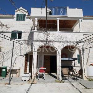 Prodaja, Čiovo, Slatine, kamena kuća s apartmanima