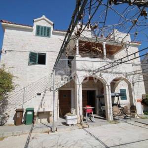 Prodaja, Čiovo, Slatine, kamena kuća s apartmanima