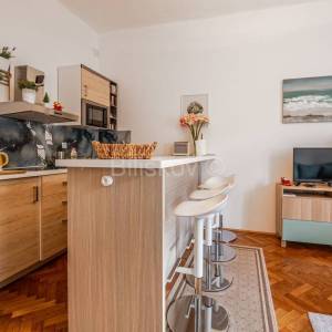 Prodaja, Donji grad, 4-soban stan, 3 apartmana, parking