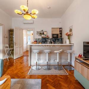 Prodaja, Donji grad, 4-soban stan, 3 apartmana, parking