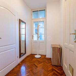 Prodaja, Donji grad, 4-soban stan, 3 apartmana, parking