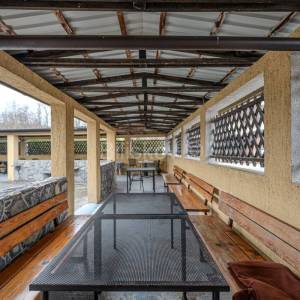 Prodaja, Dugo selo, troetažna poslovna zgrada, veliki parking, lift