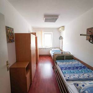 Prodaja, Dugo selo, troetažna poslovna zgrada, veliki parking, lift