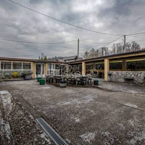 Prodaja, Dugo selo, troetažna poslovna zgrada, veliki parking, lift