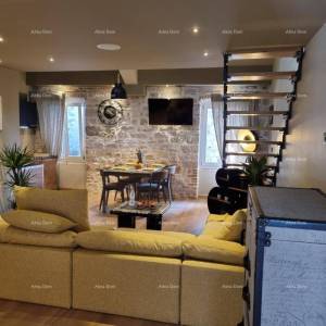 Prodaja - Elegantno uređen dvoetažni stan u staroj jezgri grada, Rovinj!