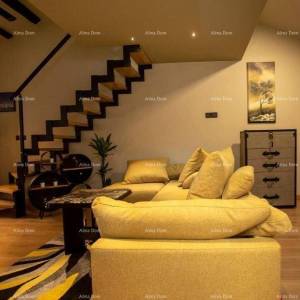 Prodaja - Elegantno uređen dvoetažni stan u staroj jezgri grada, Rovinj!