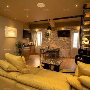 Prodaja - Elegantno uređen dvoetažni stan u staroj jezgri grada, Rovinj!