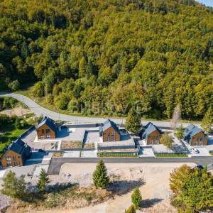 Prodaja, Gorski Kotar, Ravna gora, 5 samostojećih kuća, turizam